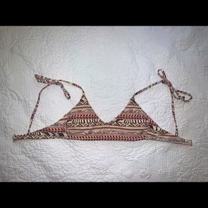 Patterned bikini top